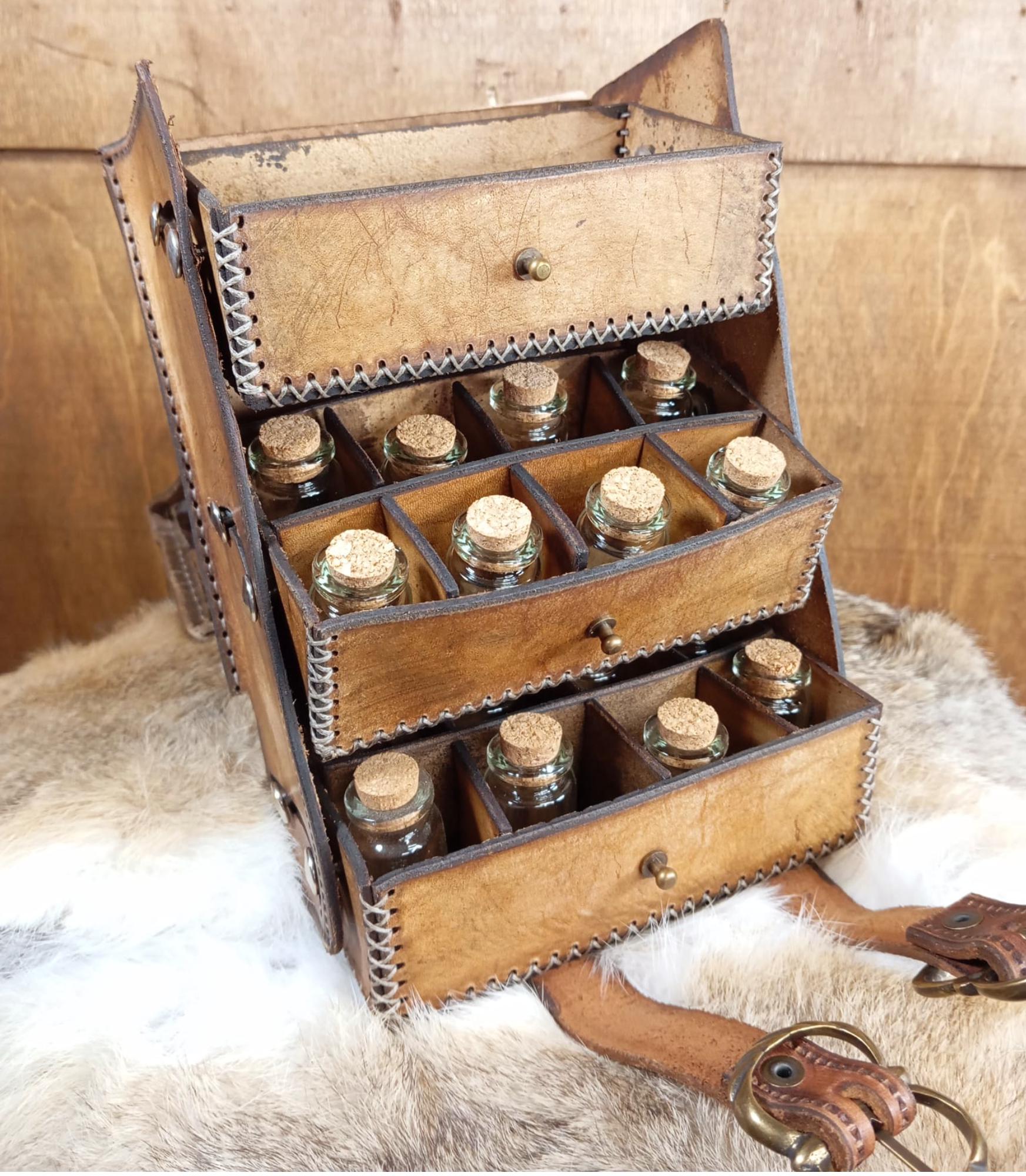 Leather potion bag | LARP alchemist | DIY instructions