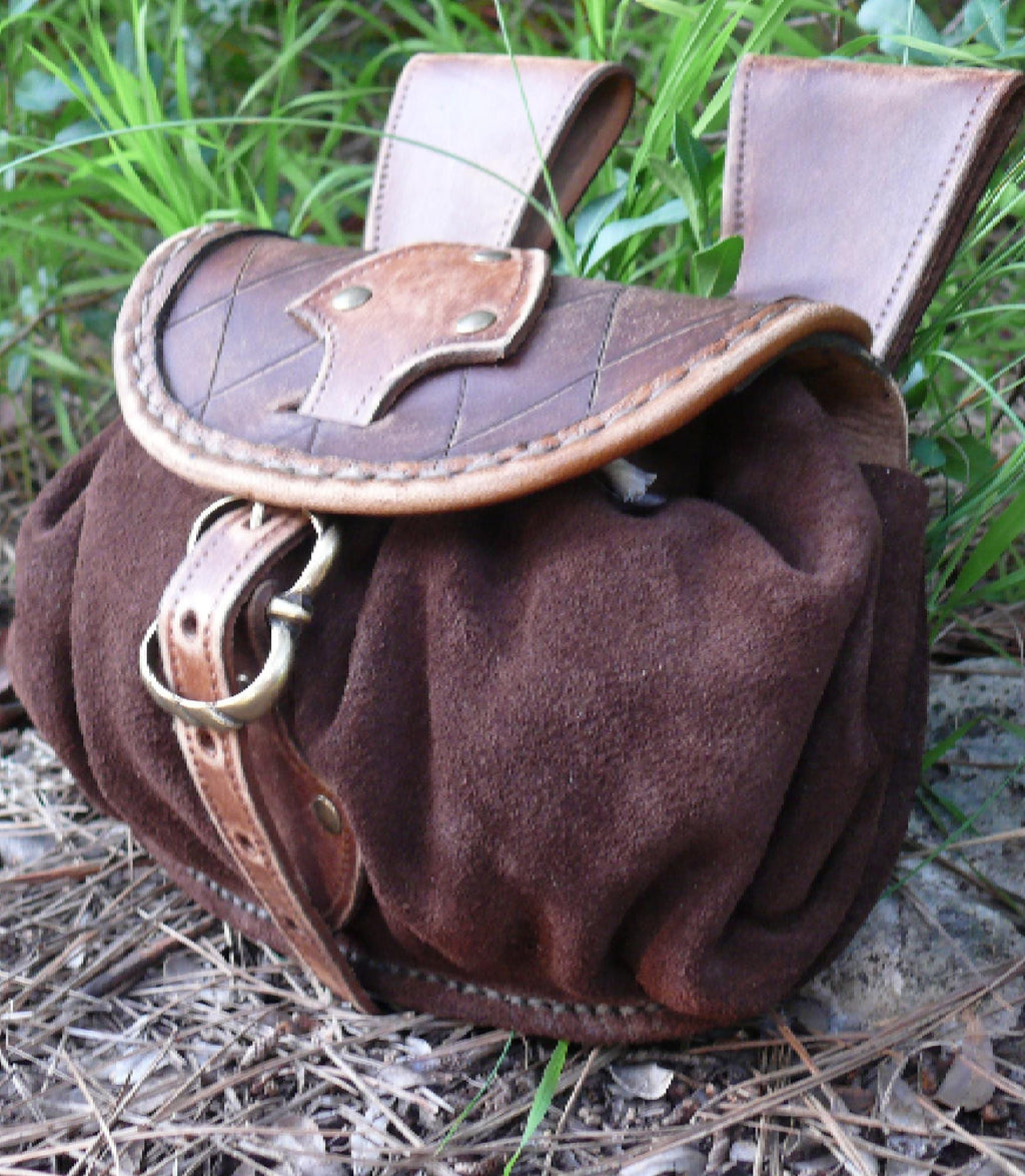 Leather pattern bag | Fantasy LARP outfit | DIY instructions
