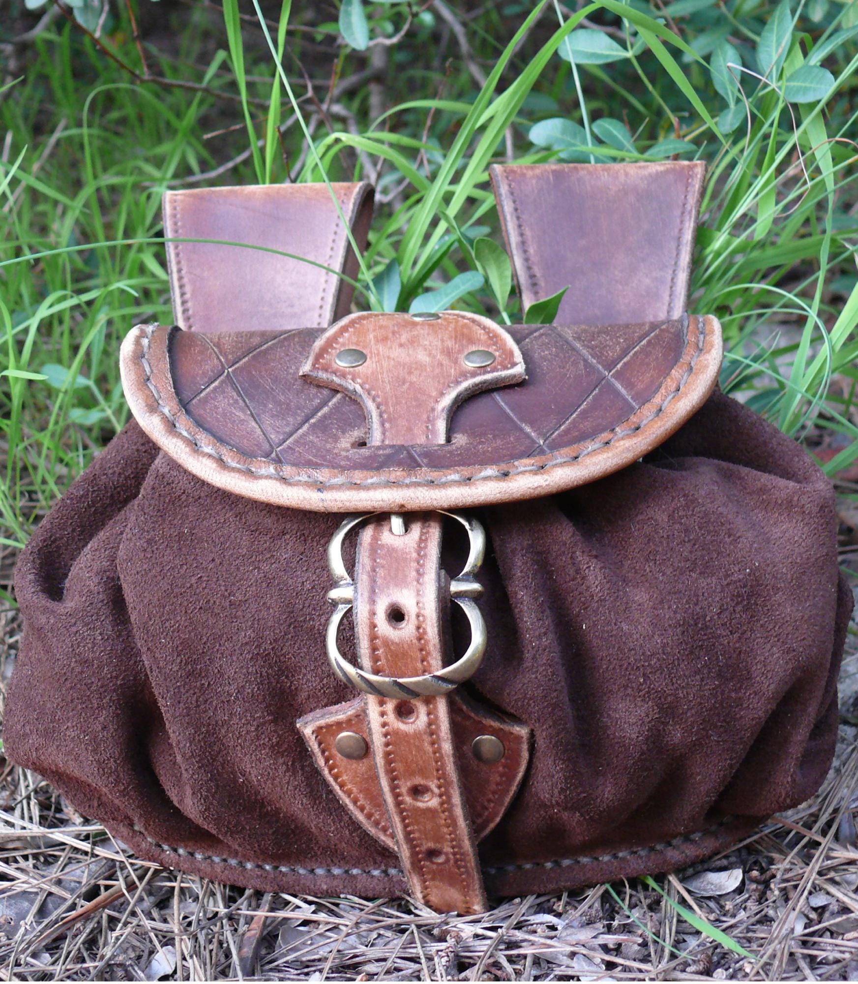 Leather pattern bag | Fantasy LARP outfit | DIY instructions