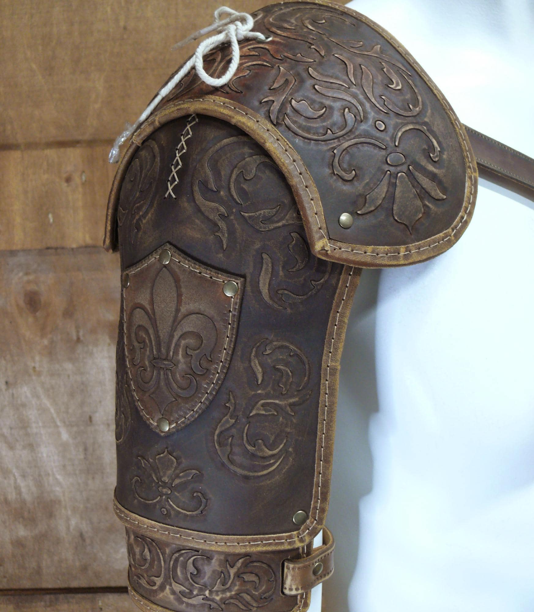 Shoulder pad Leather pattern | Steampunk LARP musketeer | DIY instructions