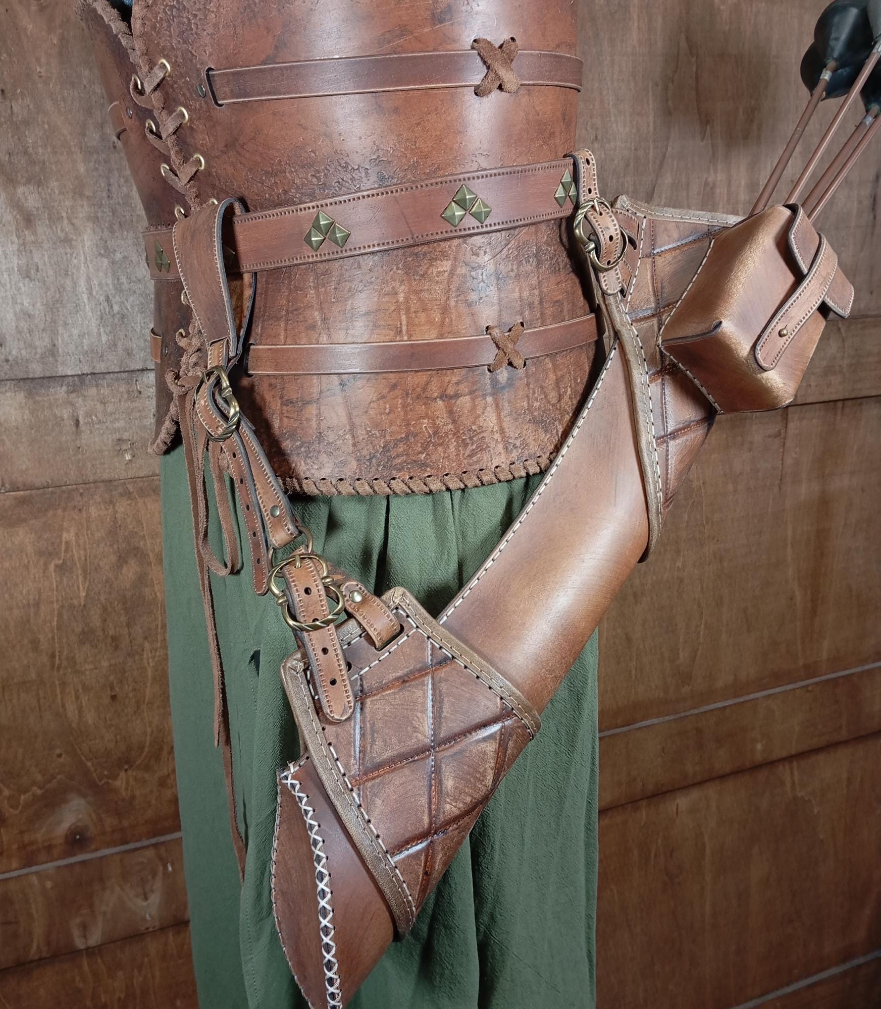 Leather quiver pattern | LARP archery | Easy to make with instructions