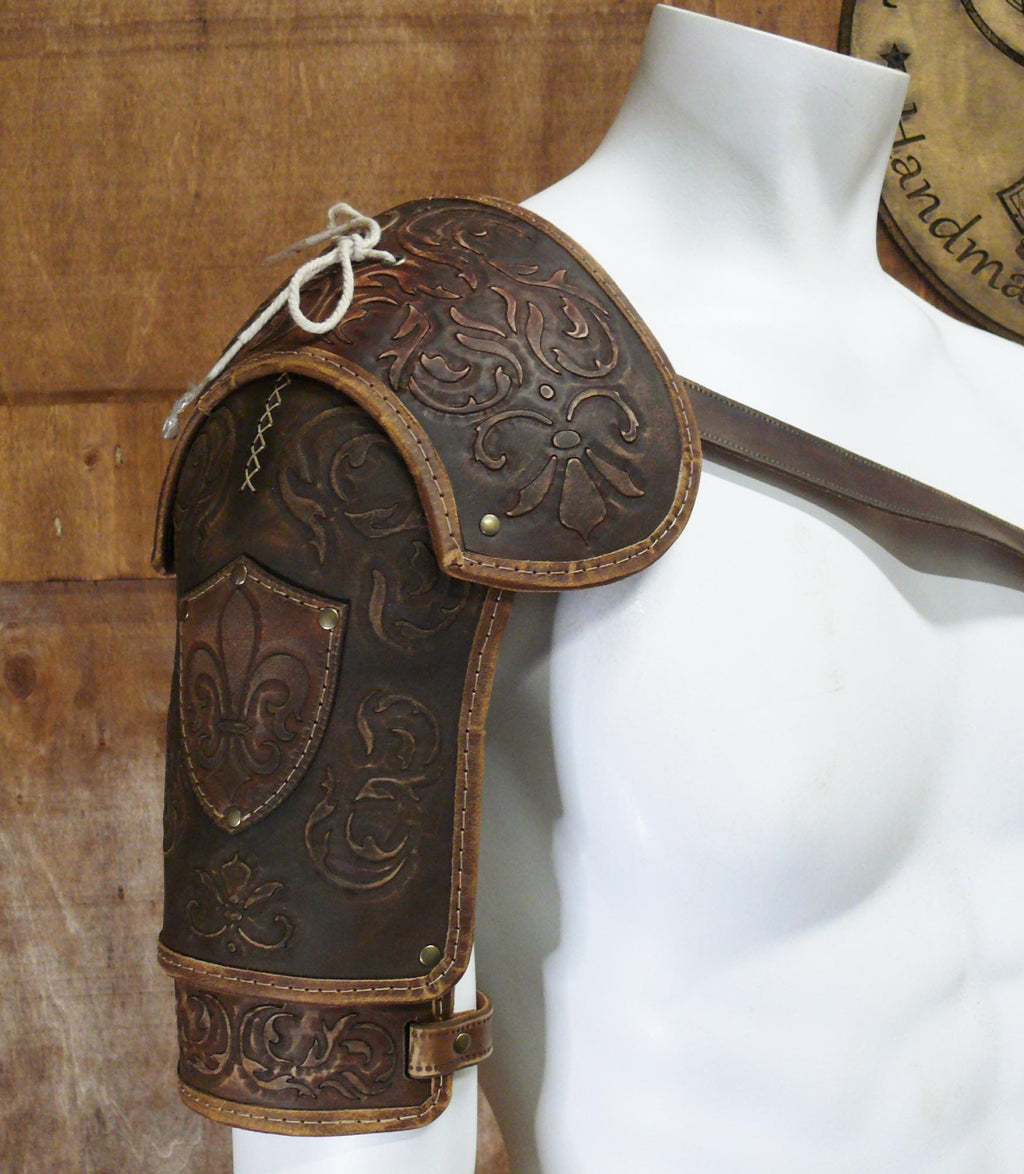 Shoulder pad Leather pattern | Steampunk LARP musketeer | DIY instructions