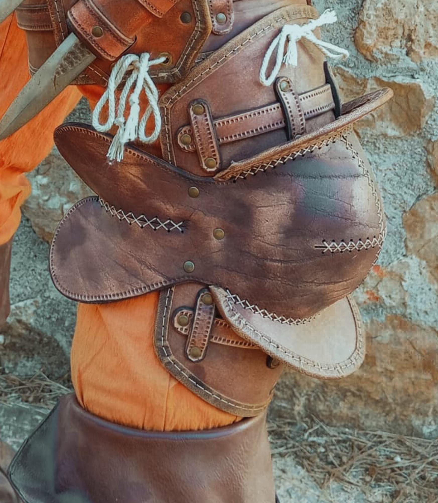Knee armor leather pattern | LARP armor | DIY with instructions